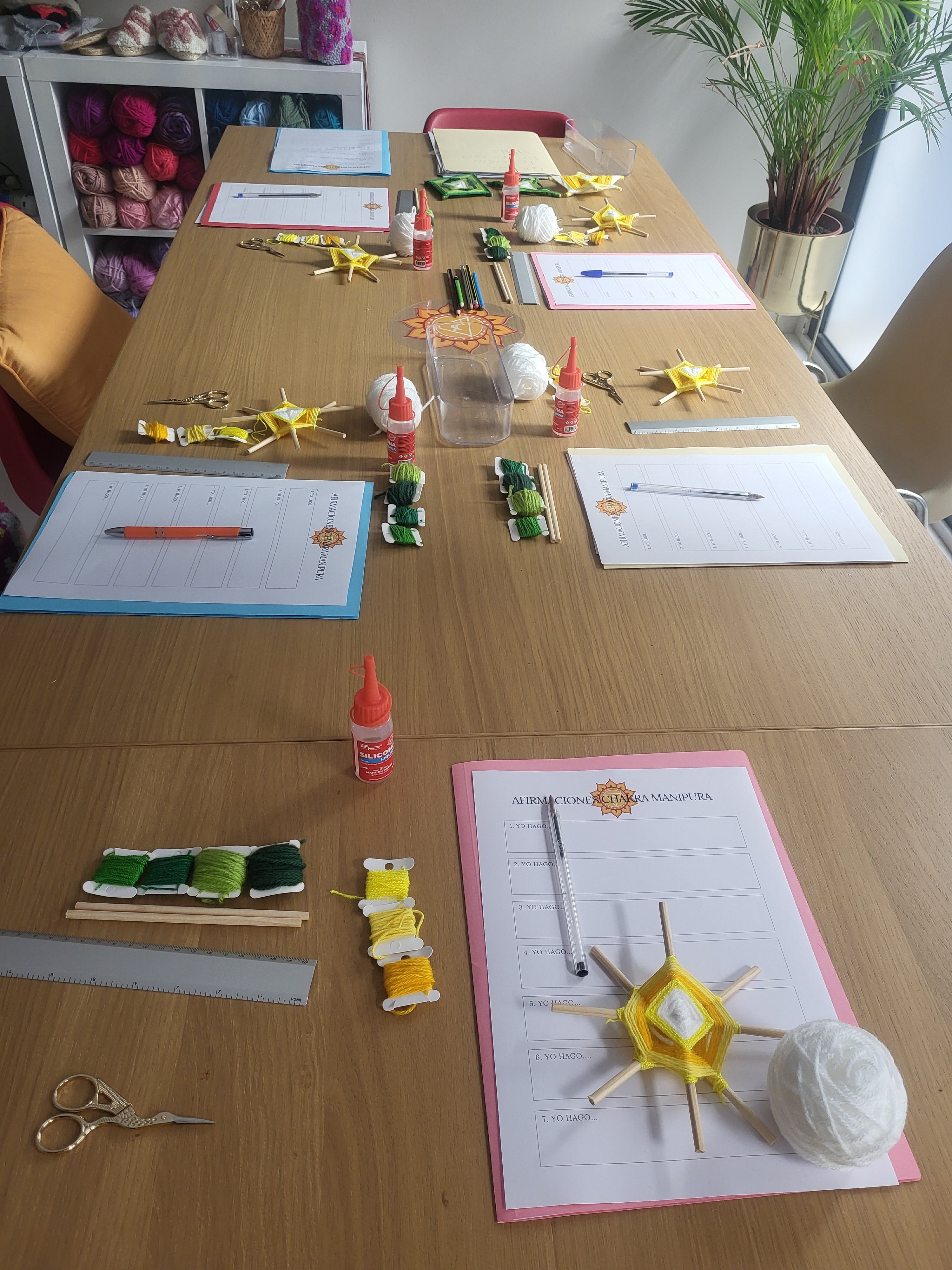 Tejiendo tu Energía vital: Un viaje a través de los Chakras