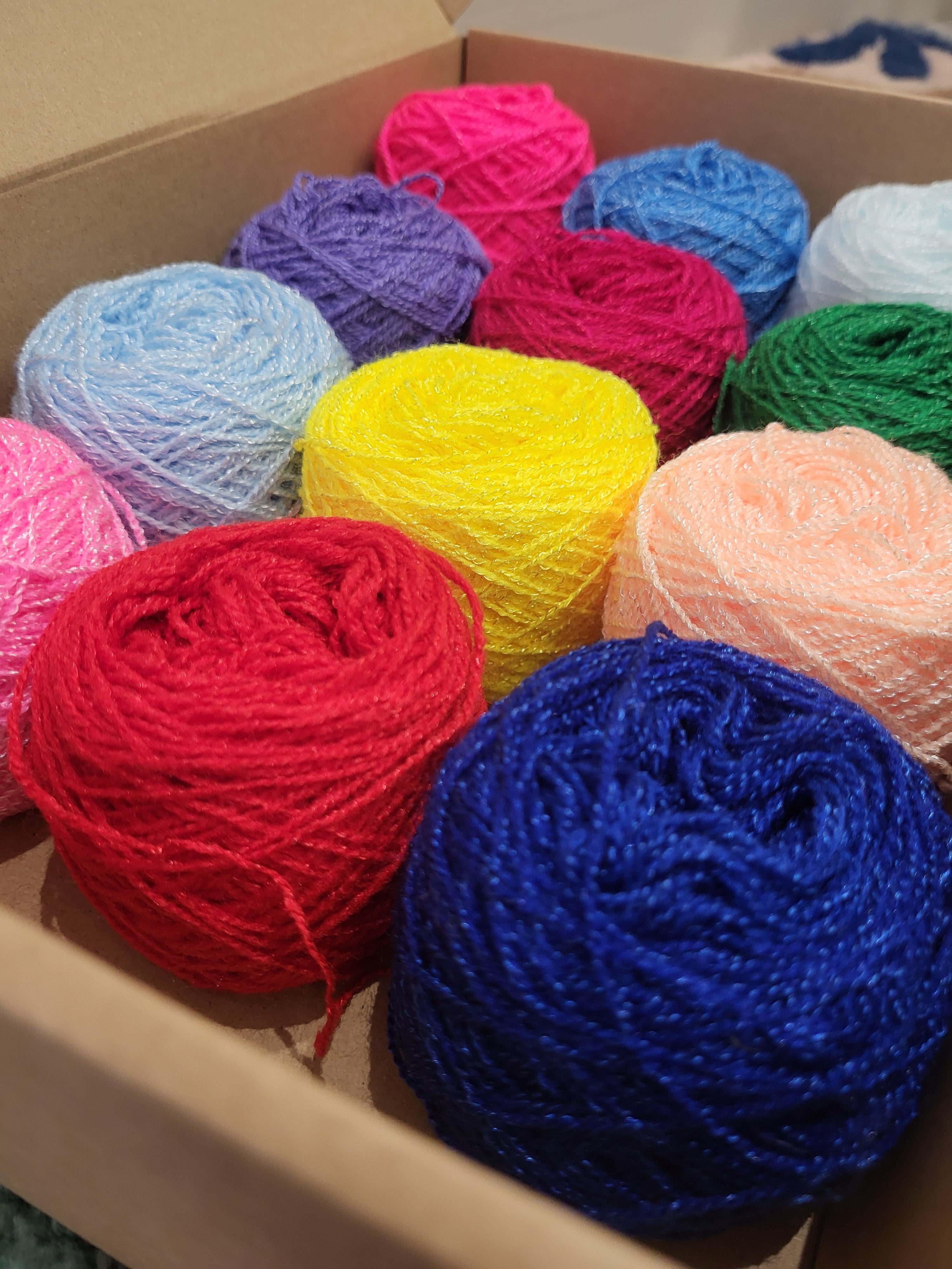 Caja con hilos cristal 12 piezas (Envio)