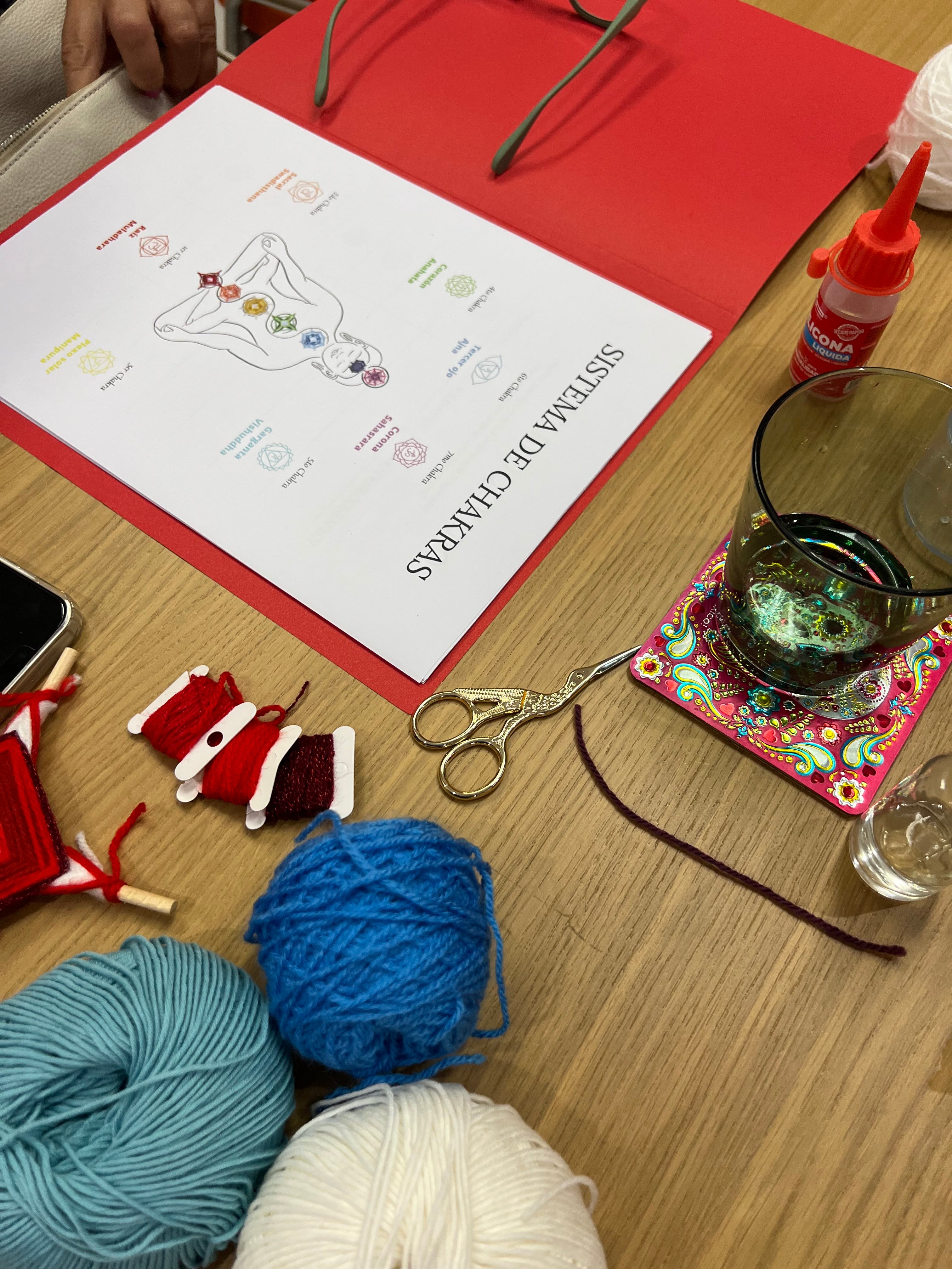 Tejiendo tu Energía vital: Un viaje a través de los Chakras