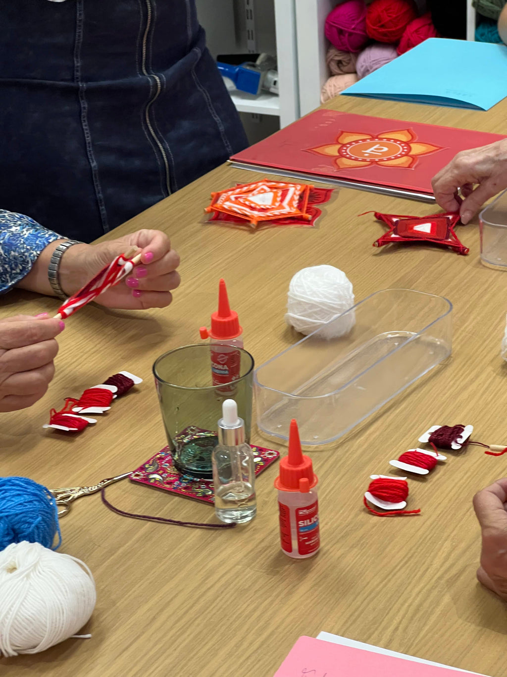 Tejiendo tu Energía vital: Un viaje a través de los Chakras
